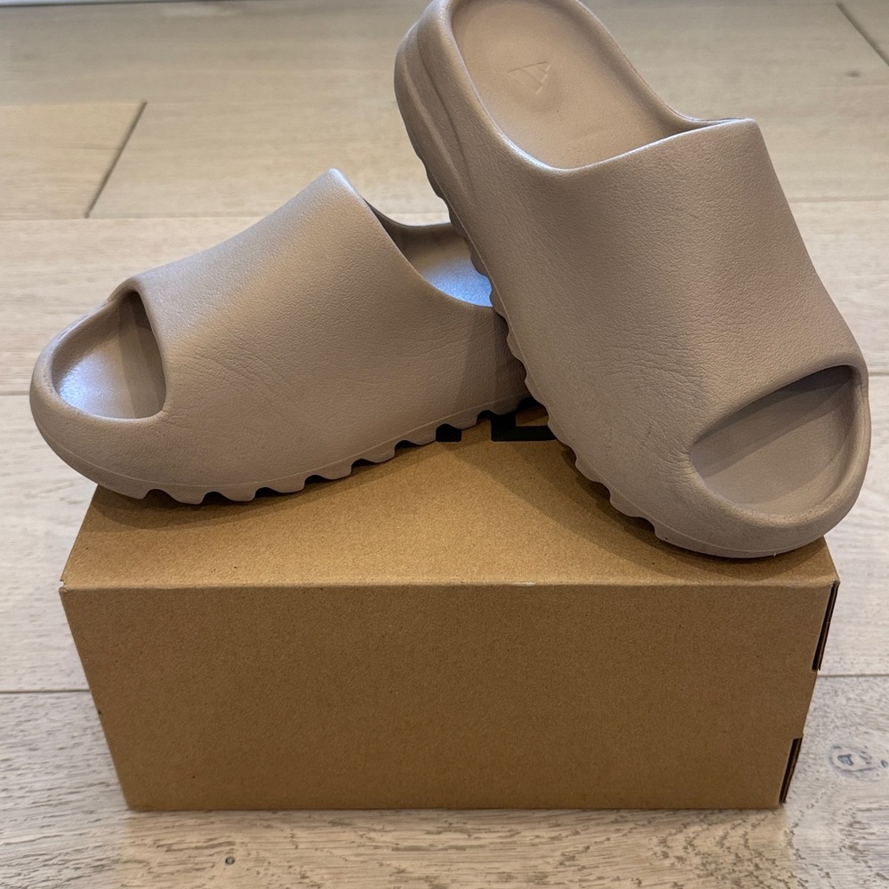 Adidas Yeezy Slide in Pure | Mens 7 Womens 8 | 2021 Re-Release - Picture 9 of 14